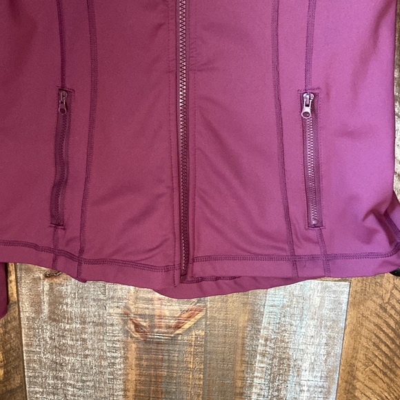 Zip front athleisure jacket - Picture 4 of 5